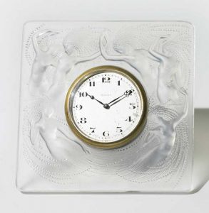 A RENE LALIQUE NAIDES OPALESCENT GLASS CLOCK, CIRCA 1926